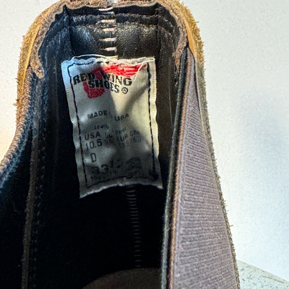 Red Wings Shoes Men’s Weekender Chelsea Boot in Tan Suede - Picture 4 of 6